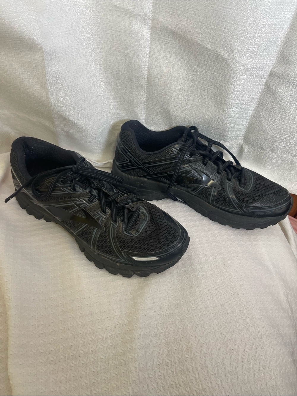 Brooks Women Black Running Shoes - Lightweight Support